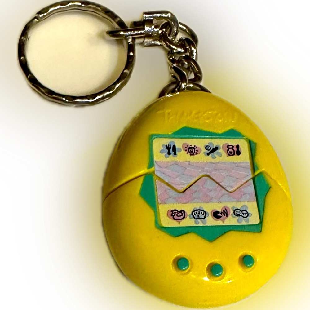 VTG 1997 TAMAGOTCHI YELLOW KEYCHAIN DIGITAL PET EGG GAME MCDONALDS YELLOW EASTER